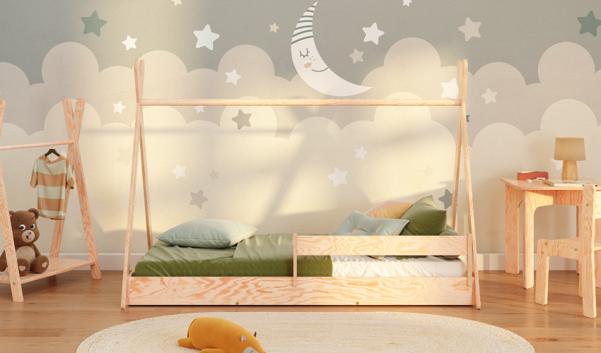 Drewniane przypodłogowe łóżko domek w stylu TIPI wykonane ze sklejki sosnowej w kolorze naturalnego drewna